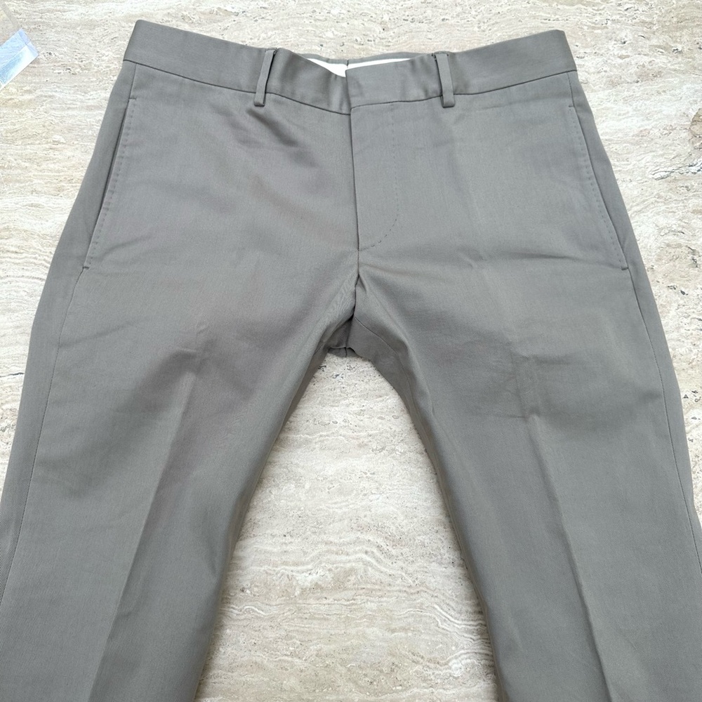 LIKE NEW! Gucci Skinny Khaki Dress Pants! Sz 30